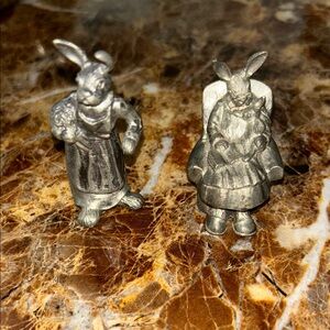 Vintage pewter  Bunny Figurines - Silver Tone Pair
